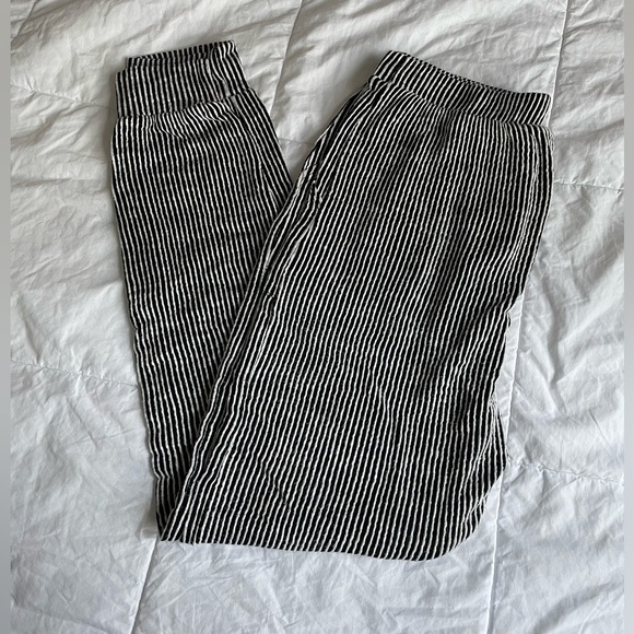Caution to the wind- pants- S - Picture 1 of 3